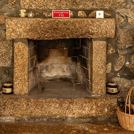 Alojamento de Acomodação e Pequeno-almoço Casa Da Eira - Local *